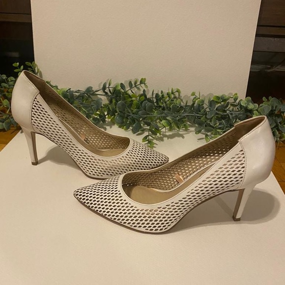 Jessica Simpson white pumps- size 7.5- color on trend-faux leather-great texture - Picture 8 of 8